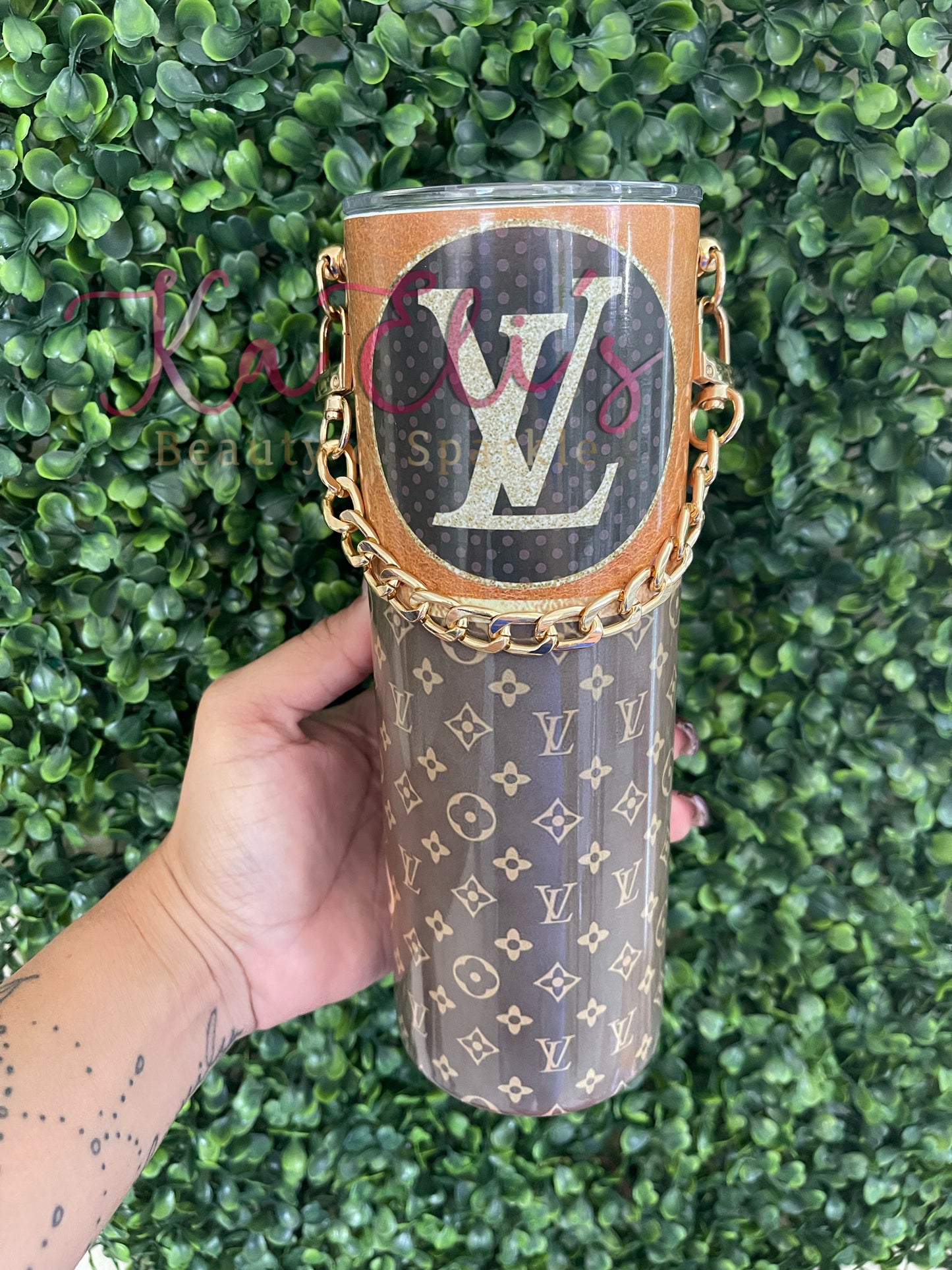 Loui V Tumbler with Chain